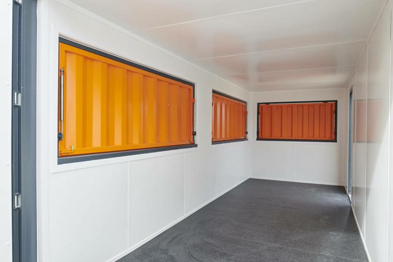 Conteneur maritime modifié en café / bar / snack