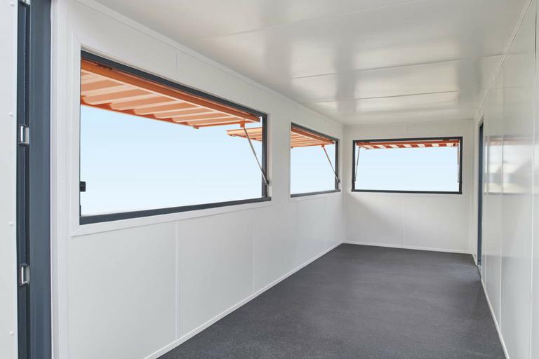 Conteneur maritime modifié en café / bar / snack