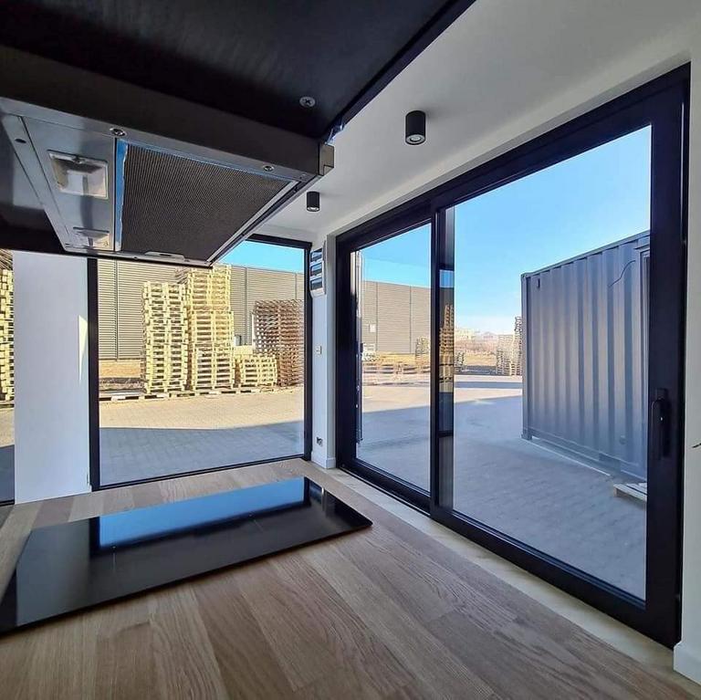 Conteneur maritime modifié en bureau